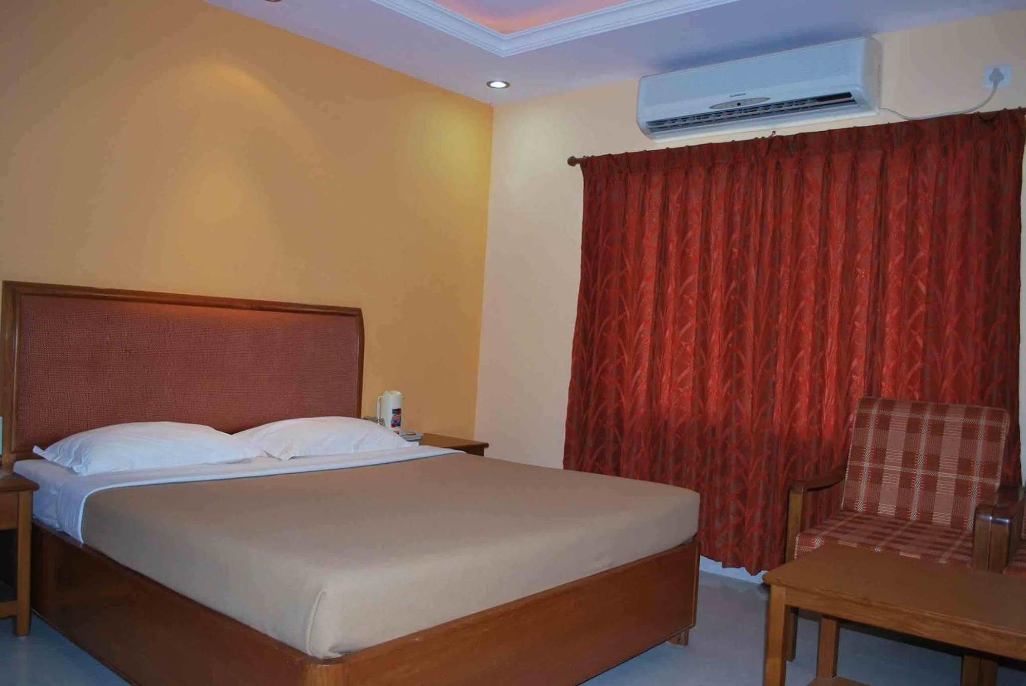 The Chakrie Residency Hotel Tirupati Eksteriør bilde